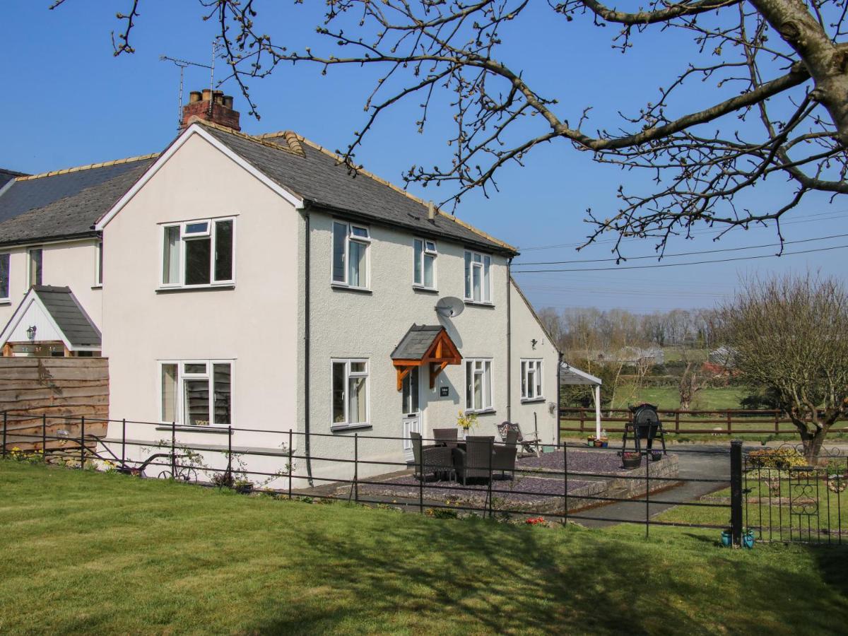 Villa Belmont Bridge Oswestry Exterior foto